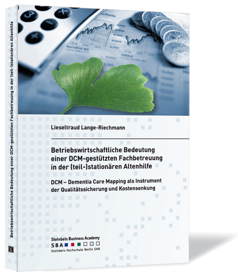 Buchcover von 'Betriebswirtschaftliche Bedeutung einer DCM-gestützten Fachbetreuung in der (teil-)stationären Altenhilfe' von Lieseltraud Lange-Riechmann, mit einem Taschenrechner, Münzen, Statistiken und einem Blatt.